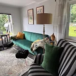 Sunlit Garden - Ruhig Am Wald Nahe Warnow - Inklusive Fasssauna - Kamin Apartment *
