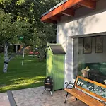 Apartment Sunlit Garden - Ruhig Am Wald Nahe Warnow - Fasssauna - Kamin