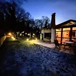 Sunlit Garden am Wald Strand Warnowufer